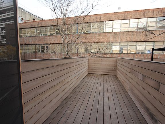 4th image of 323 W 30th St APT C4