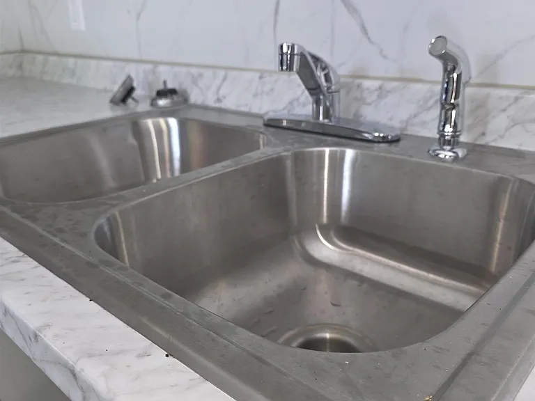 2718 Kenwood Rd #28 — Photo 5