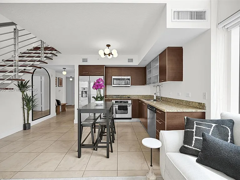 41 SE 5th St #517 — Photo 9