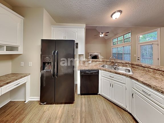 4th image of 2046 Township Dr