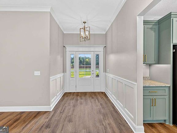 3rd image of 77 Silver Bluff Dr