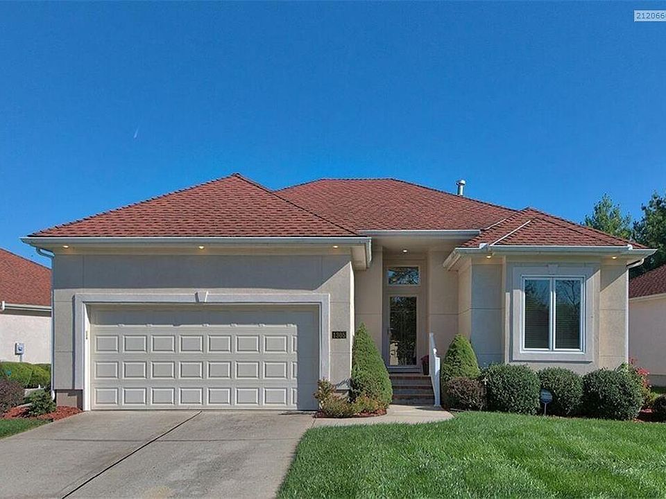 1st image of 1305 NE Timbercreek Dr