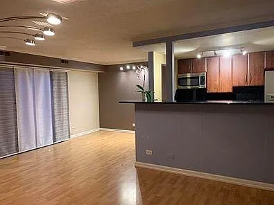 2 bed, 1000 sqft, $1,800 — Photo 4