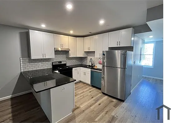 1709 E St NE #4 — Photo 1