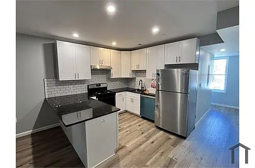 1709 E St NE Photo 1
