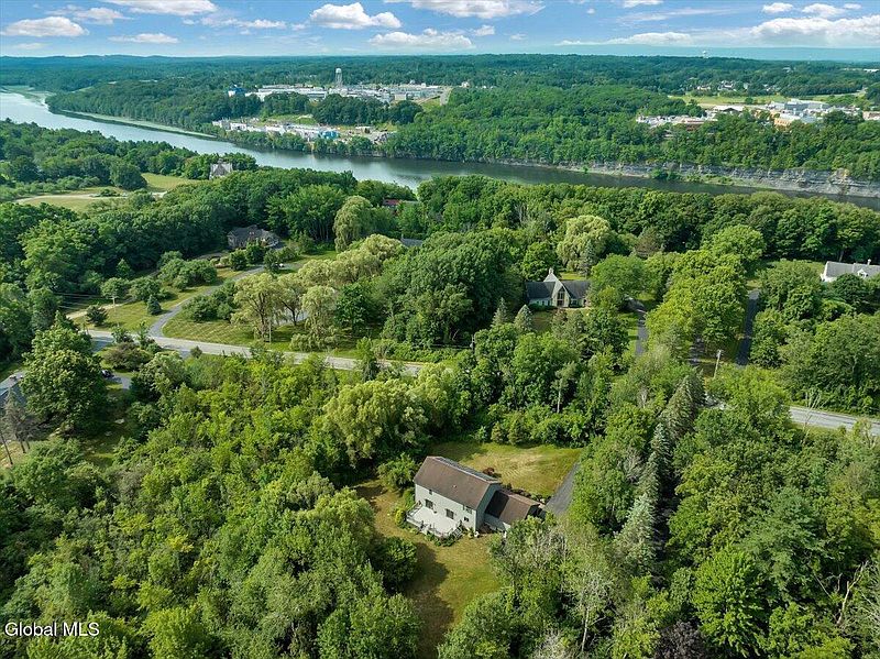 3rd image of 727 Riverview Road