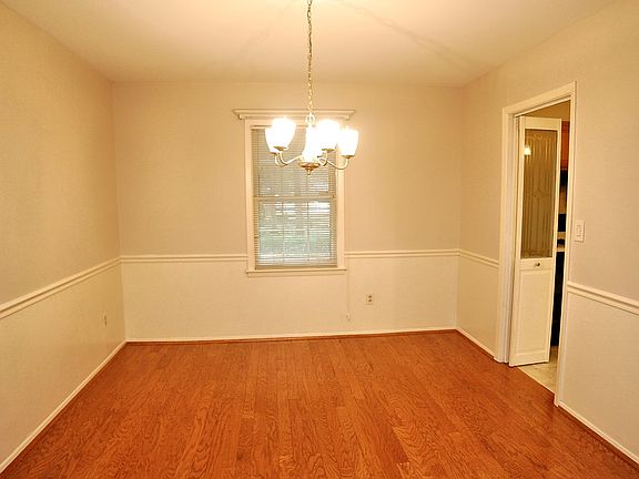 3rd image of 833 Ingraham Pl