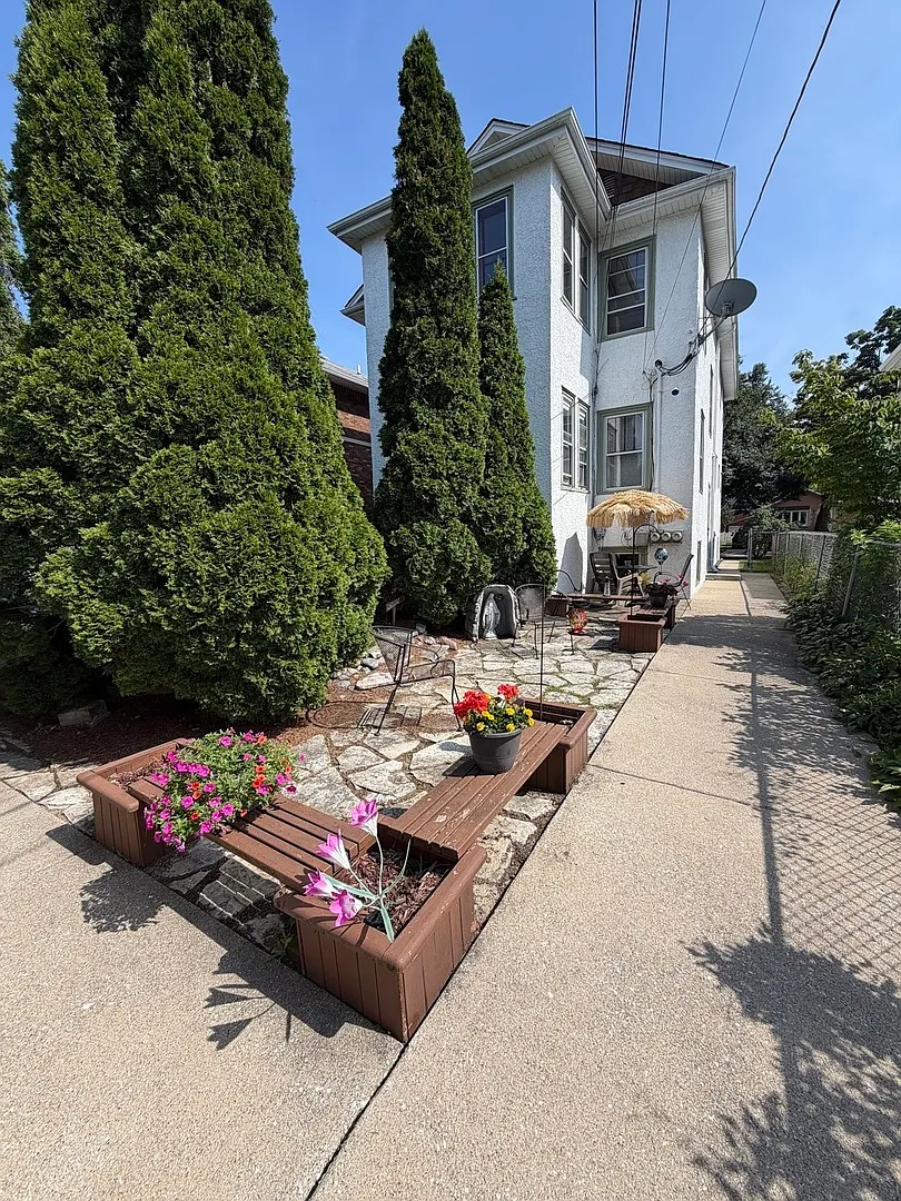 1 bed, 950 sqft, $1,200 — Photo 3