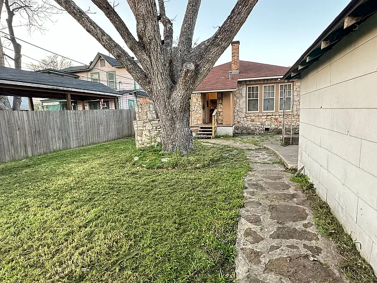 942 Bailey Ave — Photo 7