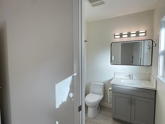 5th image of 551 S El Molino Ave #1