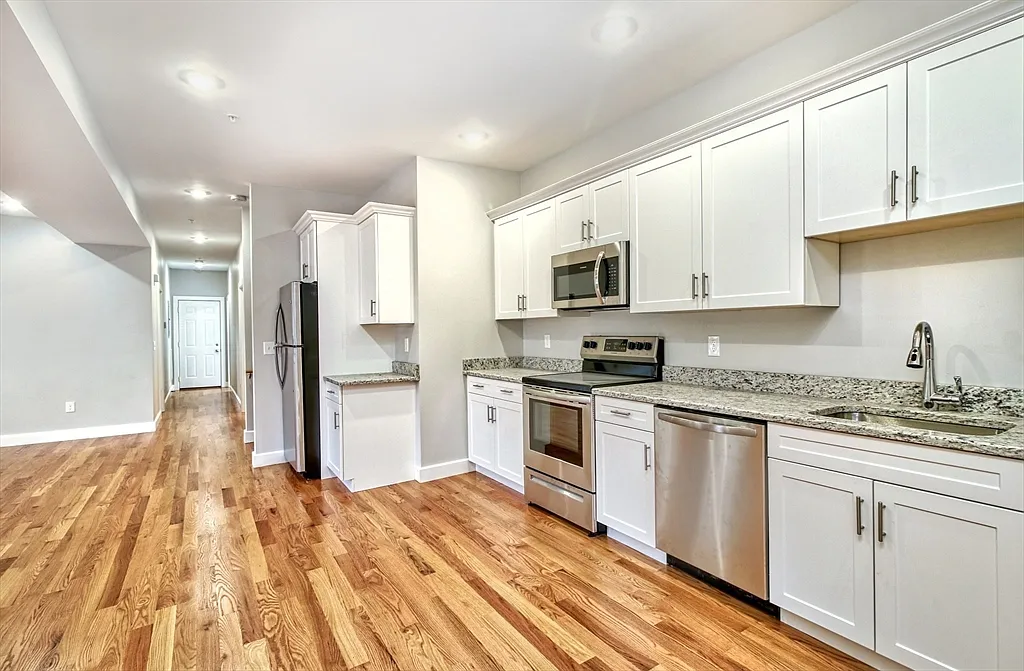 2 bed, 2.0 bath, 1268 sqft, $3,100 — Photo 2