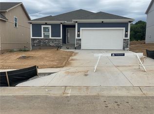 16279 Giorgia St, Parkville, MO 64152