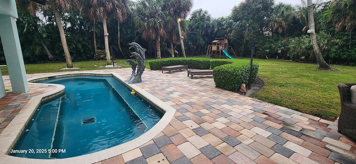 Building Photo - 1066 SE Saint Lucie Blvd