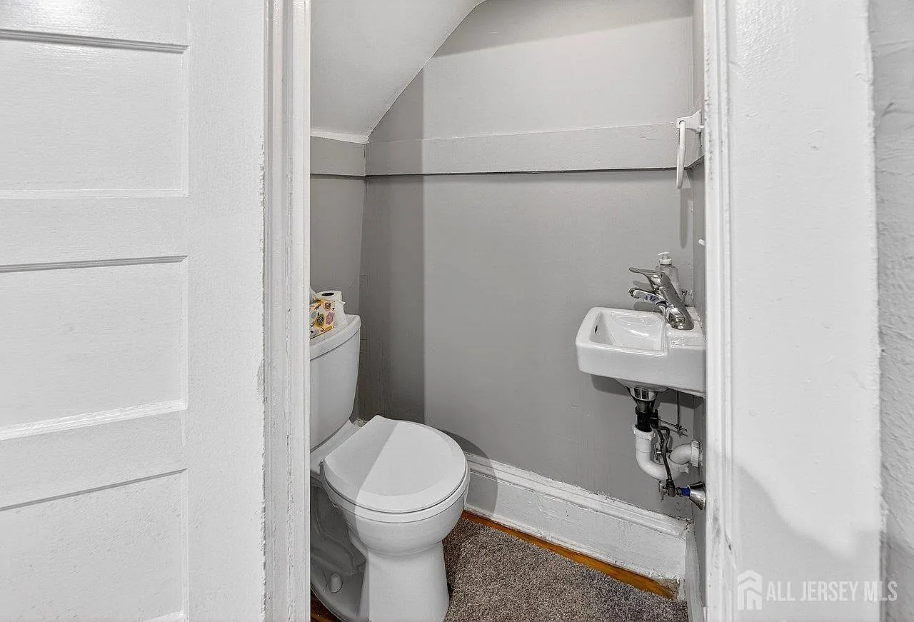 4 bed, 1.5 bath, $2,700 — Photo 4