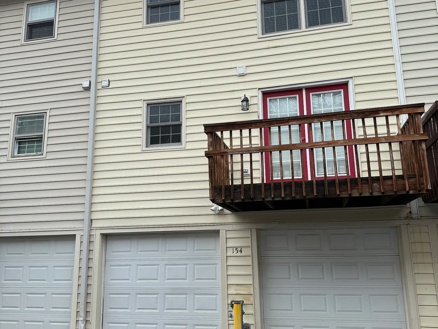 3 bed, 1800 sqft, $2,400 — Photo 2