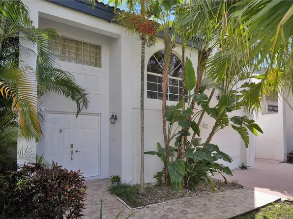 360 NE 212th St, Miami, FL 33179
