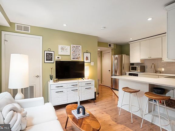 4th image of 1706 Dewitt Ave APT C