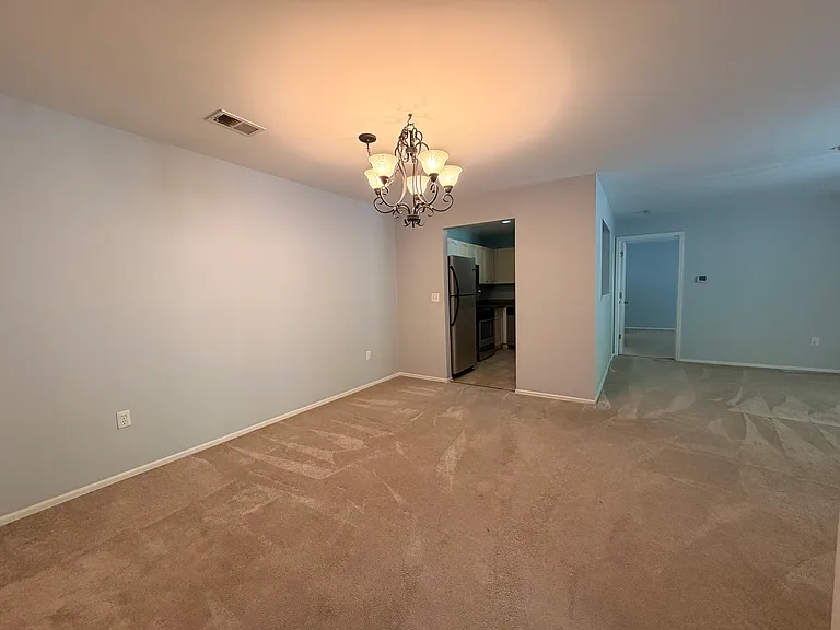 1635 King Ct — Photo 4