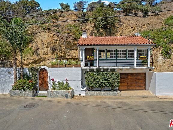 3rd image of 3305 Hillock Dr