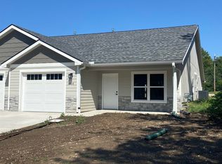 1208 SW Lakeside Dr, Topeka, KS 66604