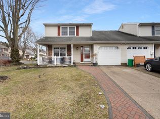 125 Sharrow Ln, Mount Laurel, NJ 08054