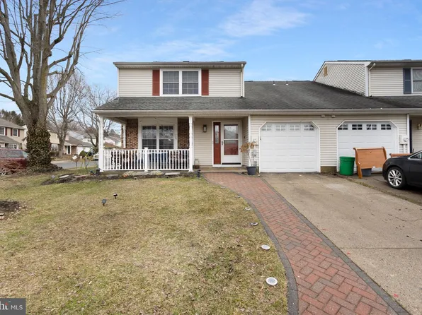 125 Sharrow Ln, Mount Laurel, NJ 08054