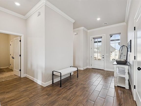 5th image of 1148 Colonial Ave