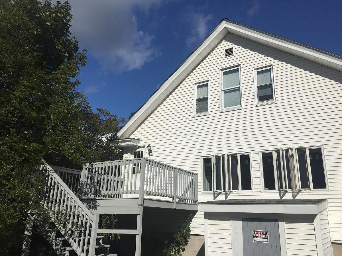 Building Photo - 1540 Bridge St #2