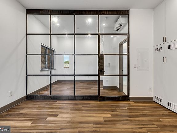 5th image of 1935 E Hazzard St #304