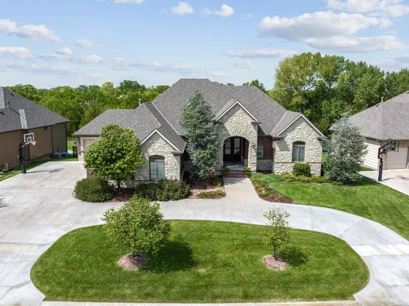 1901 N Burning Tree Cir, Wichita, KS 67230