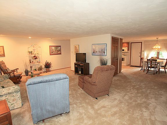 2nd image of 601 Courtview Dr