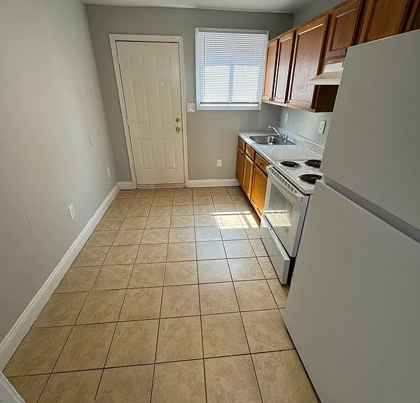 2100 Phaup St — Photo 2