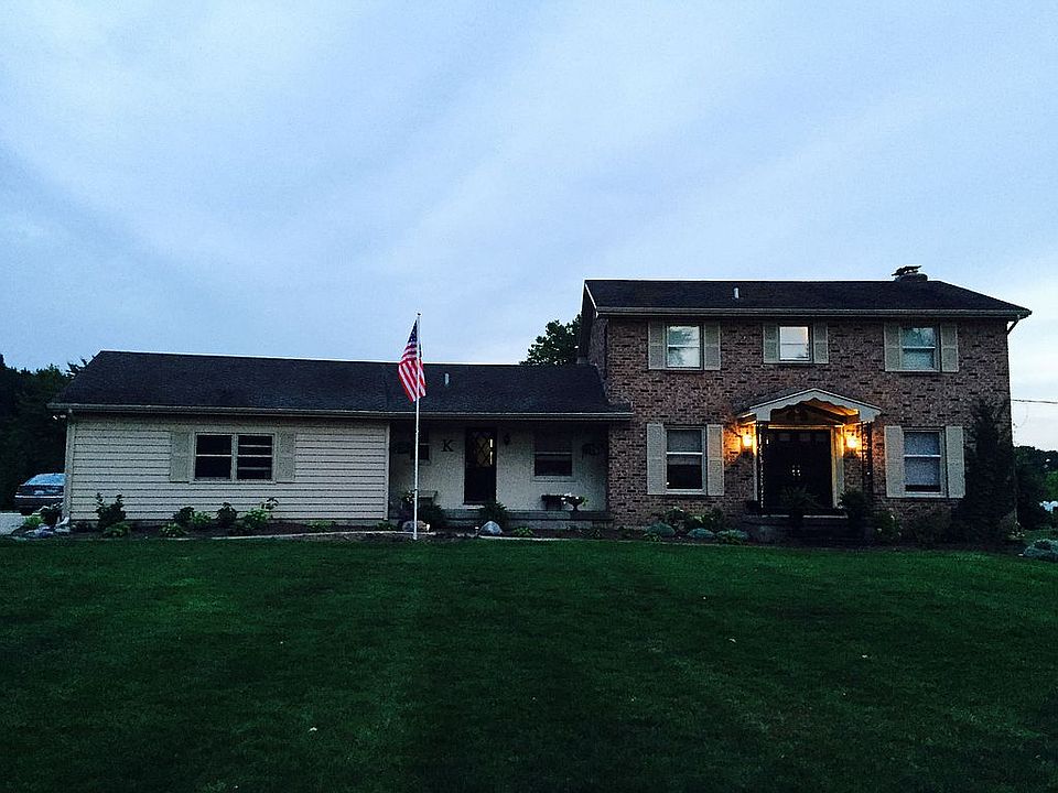 1st image of 3560 Lake Dr SE