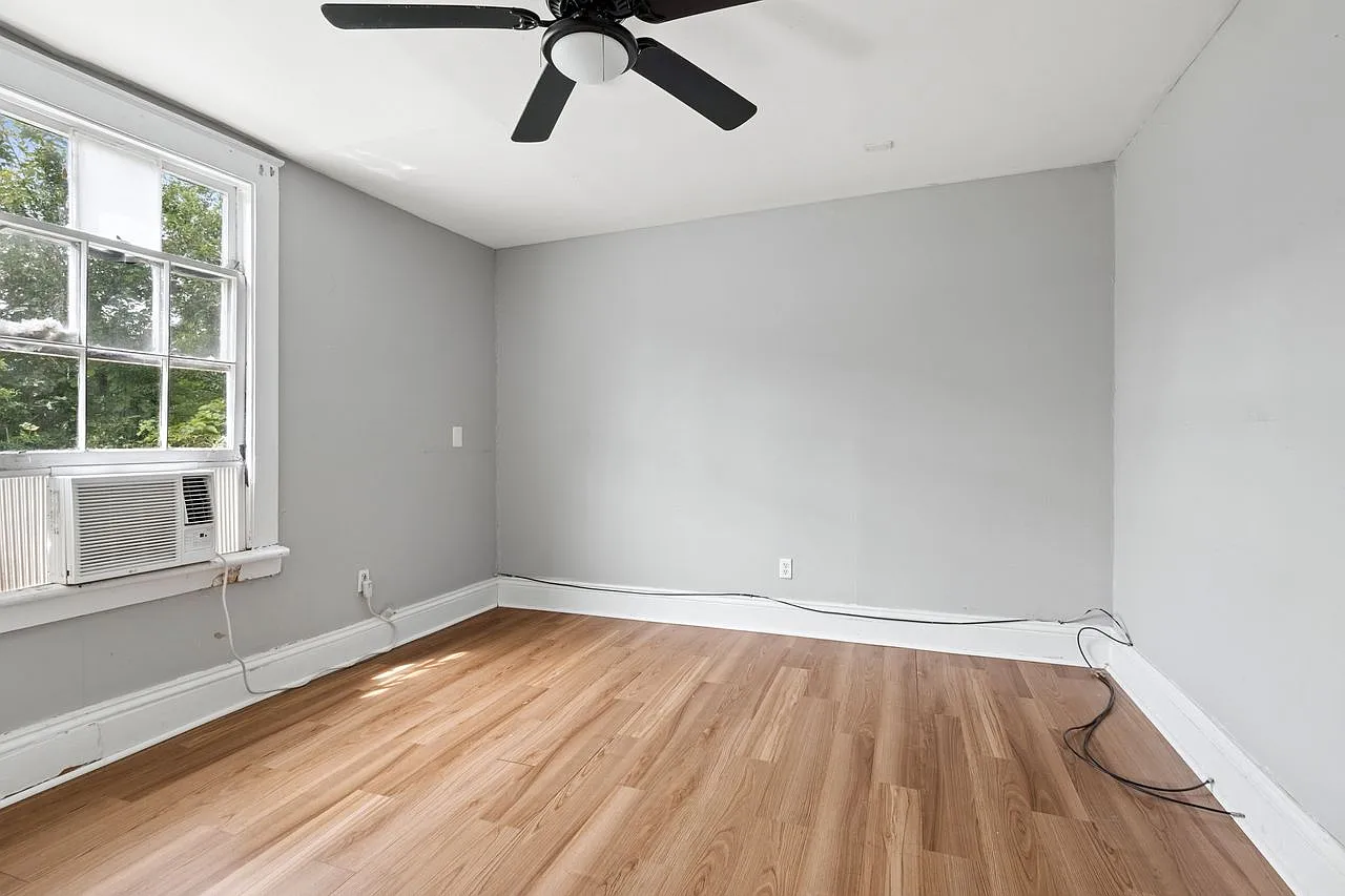 2 bed, 1500 sqft, $1,500 — Photo 2
