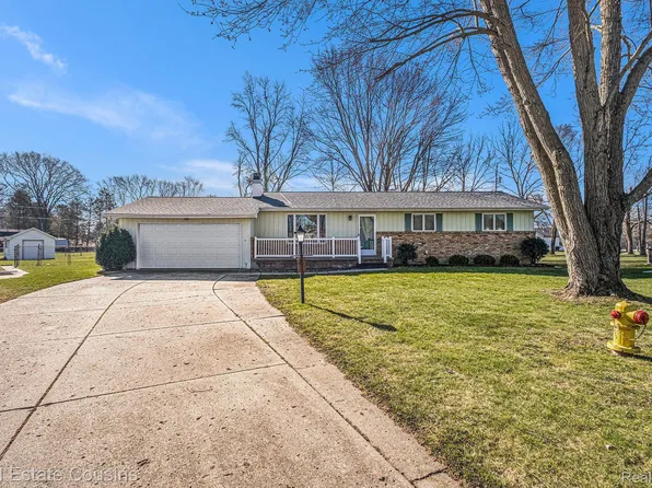 2076 Hardwood Cir, Davison, MI 48423