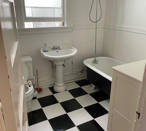 4th image of 123 Carl St