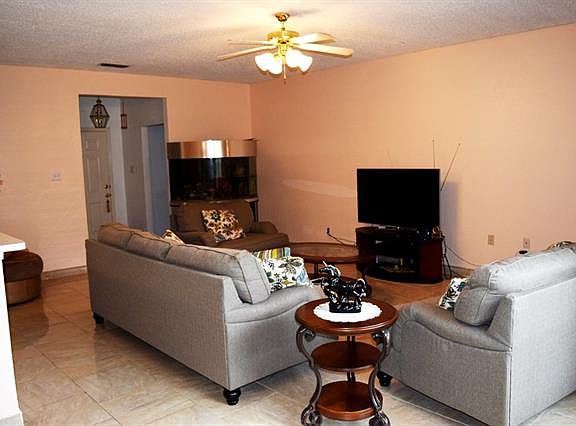 3rd image of 8024 Berkshire Dr