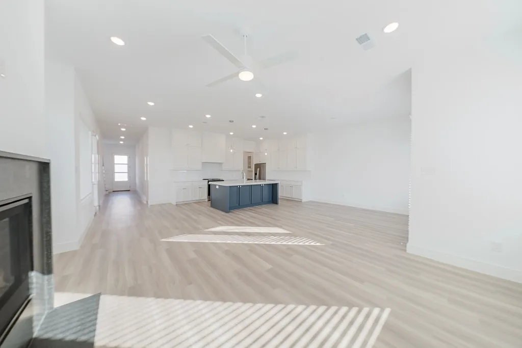 2911 Honor Way — Photo 3