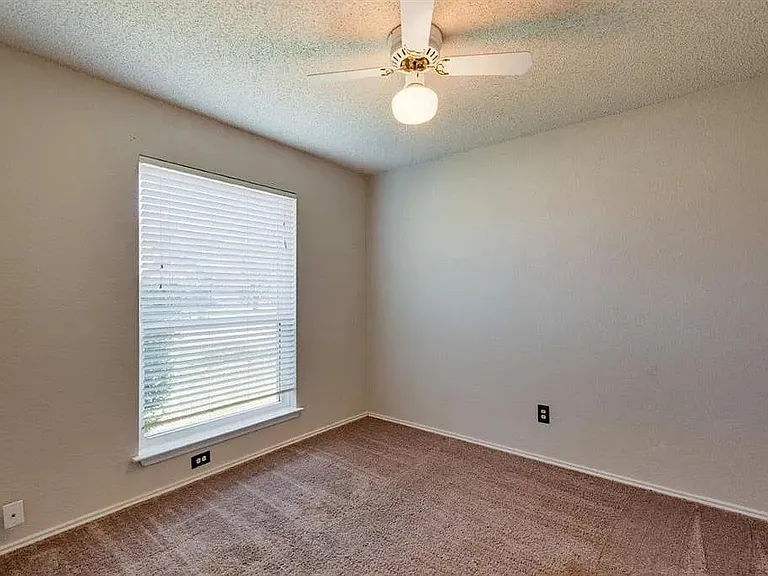 2321 Shadyoaks Ln — Photo 16