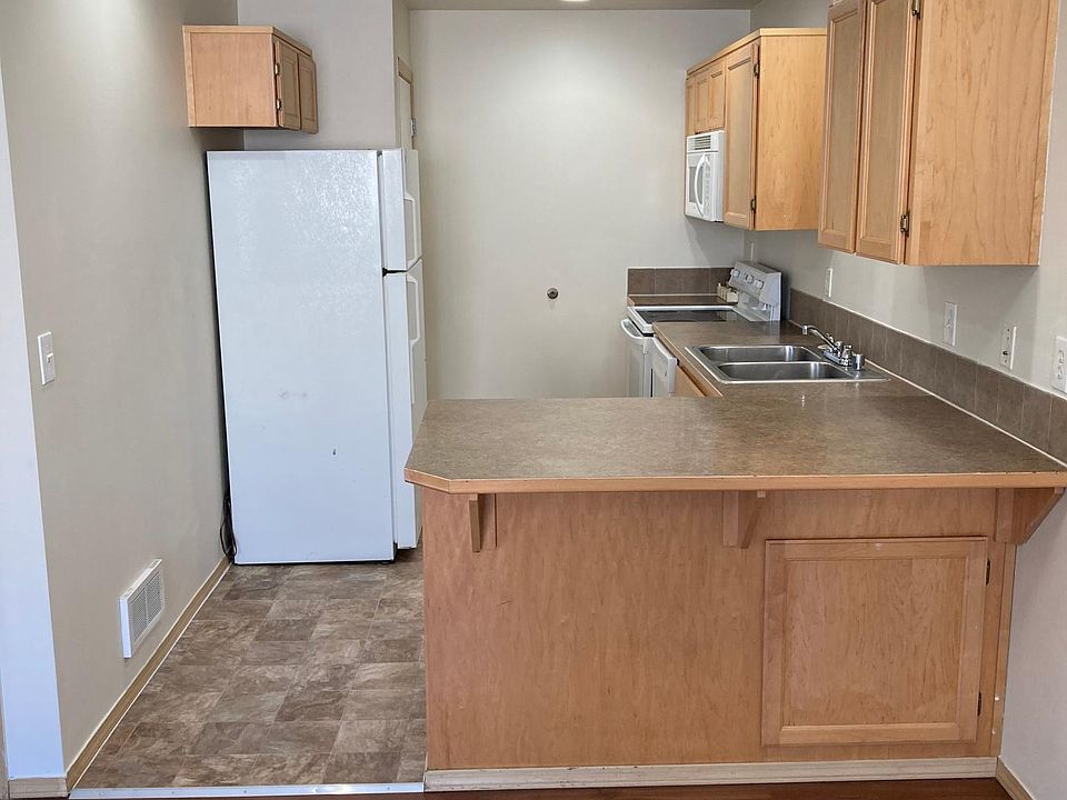 1st image of 916 S 13th St APT 4