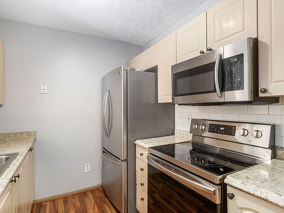 3rd image of 4103 Parkcove Dr