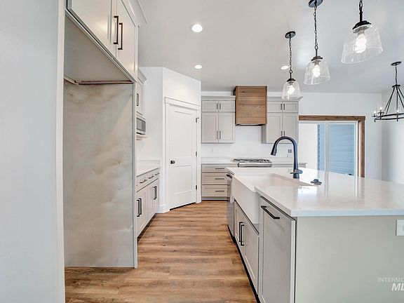 4th image of 649 Cheri Ct