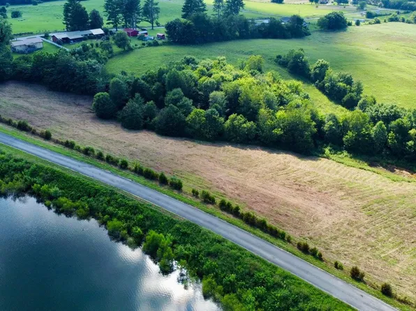 1740 L Swafford Rd, Pikeville, TN 37367