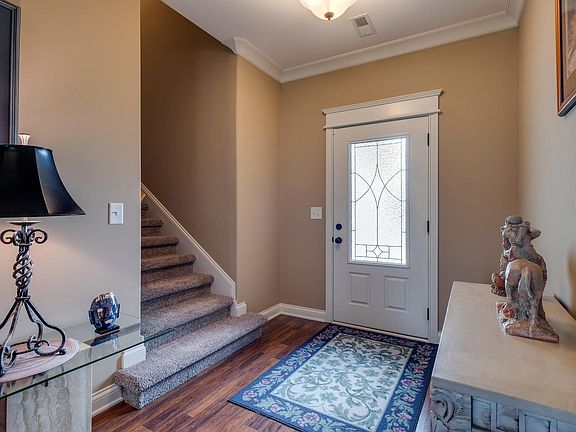 5th image of 261 Bellshire Dr