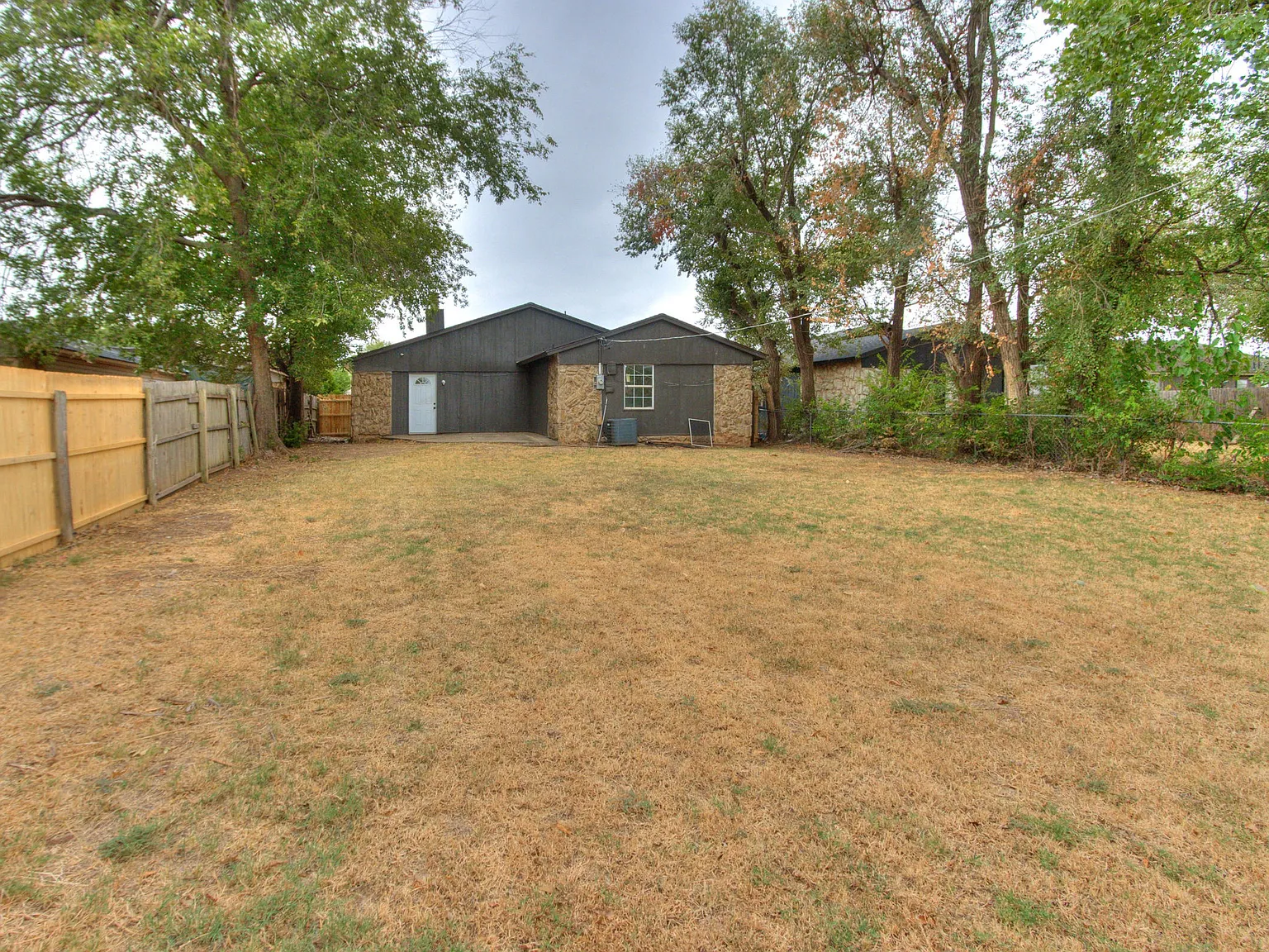 3 bed, 1193 sqft, $1,575 — Photo 2
