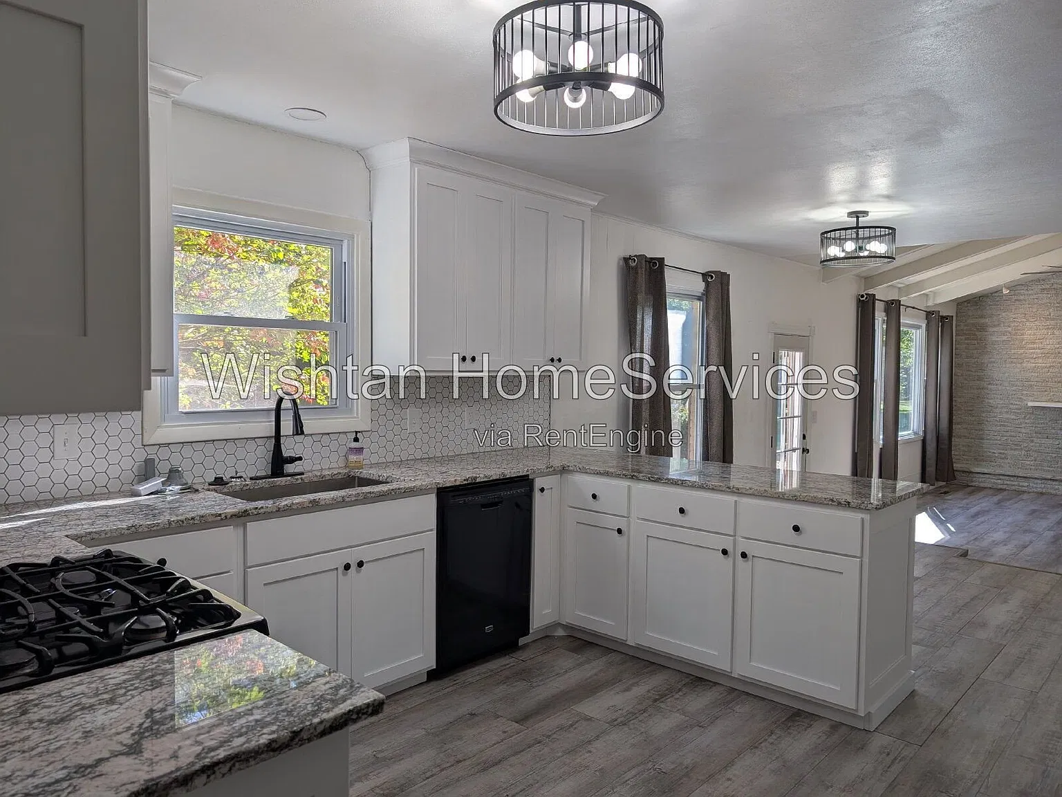 4 bed, 2.5 bath, 2210 sqft, $2,600 — Photo 3