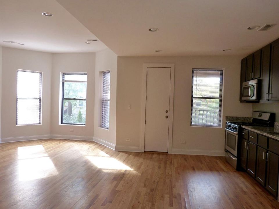 Large open Living Room/Kitchen