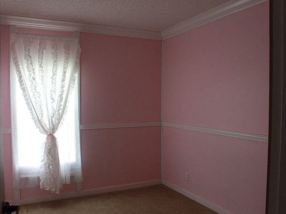 5th image of 229 Blue Grass Dr