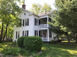 305 S East St, Carlinville, IL