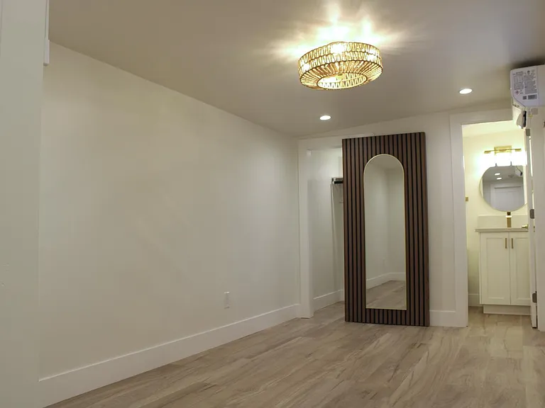 Upstairs Bedroom & Bathroom